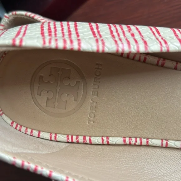 Beautiful leather summer flats by Tory Burch. Size 8M. Red and beige. - Picture 2 of 7